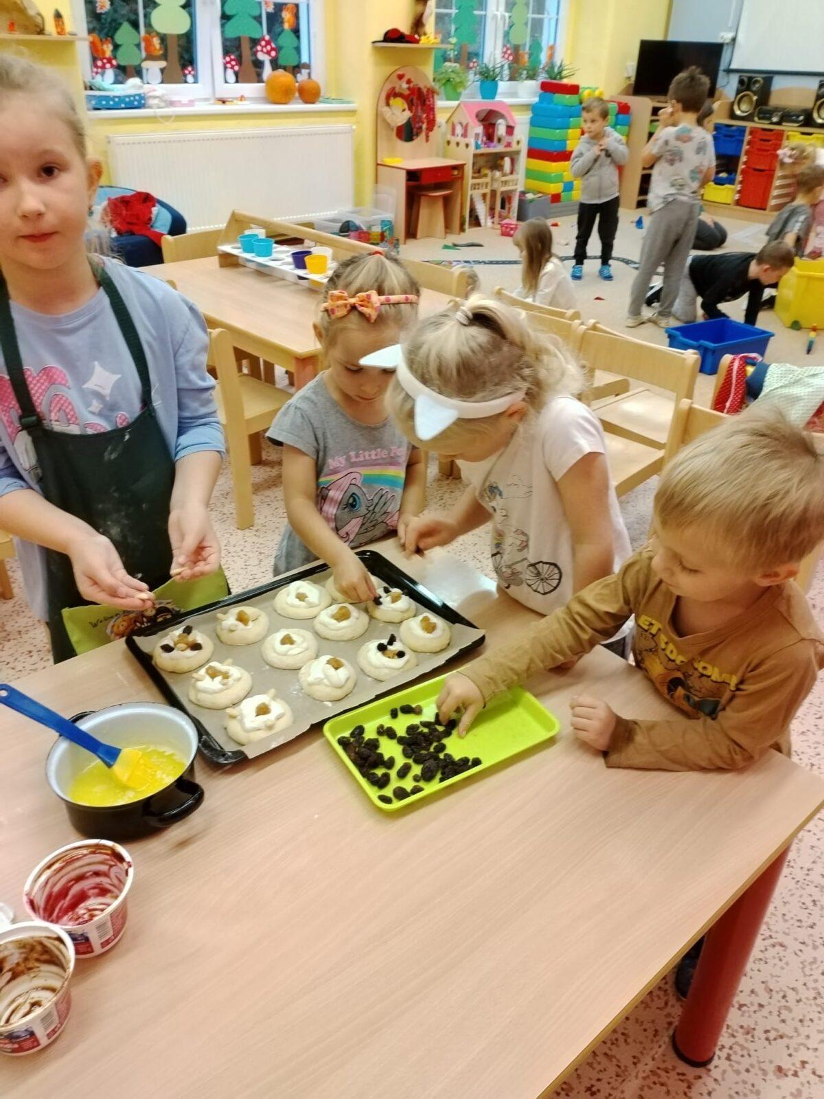 SPOLEČNÉ POSVÍCENCKÉ PEČENÍ KOLÁČŮ - 1