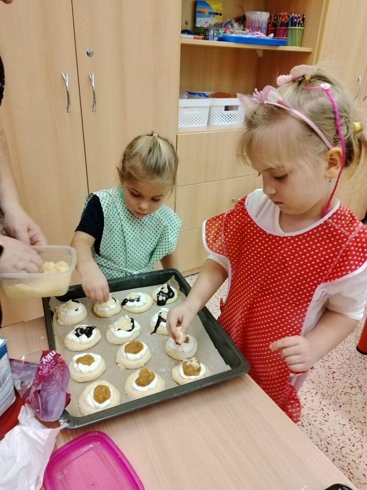 SPOLEČNÉ POSVÍCENCKÉ PEČENÍ KOLÁČŮ - 10