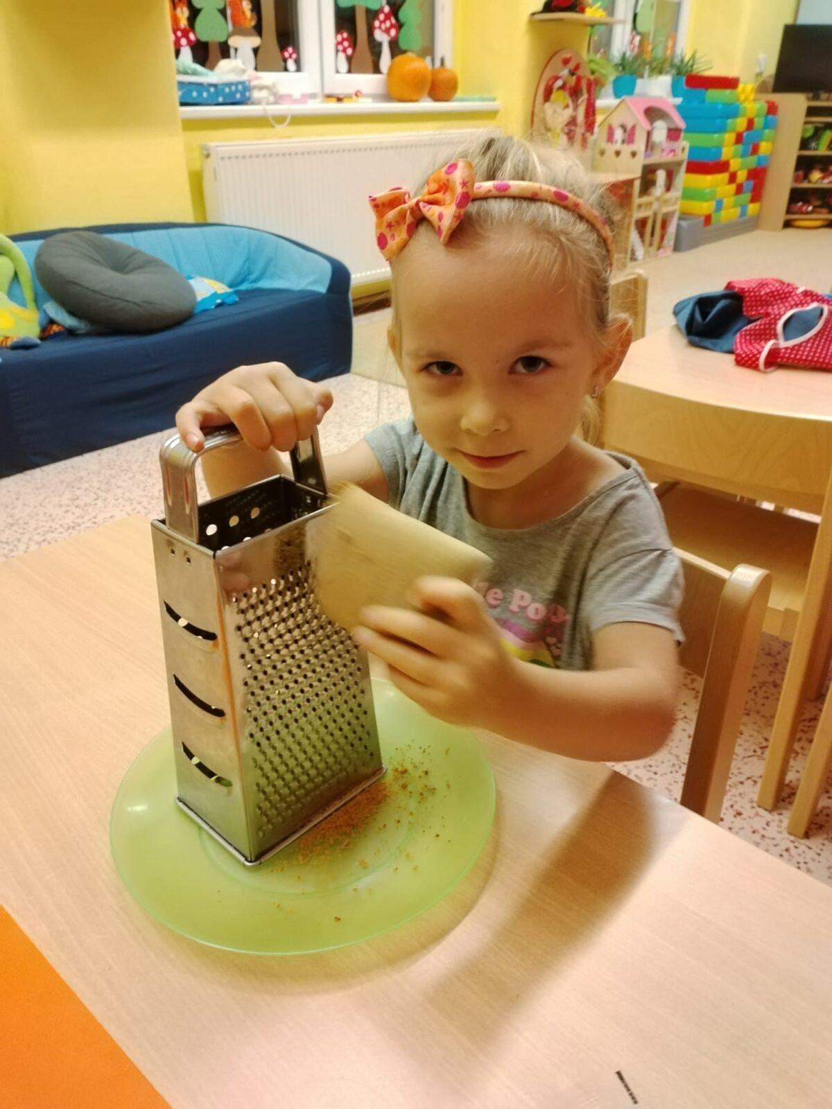 SPOLEČNÉ POSVÍCENCKÉ PEČENÍ KOLÁČŮ - 13