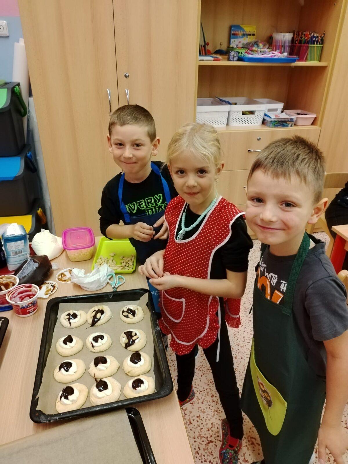 SPOLEČNÉ POSVÍCENCKÉ PEČENÍ KOLÁČŮ - 18