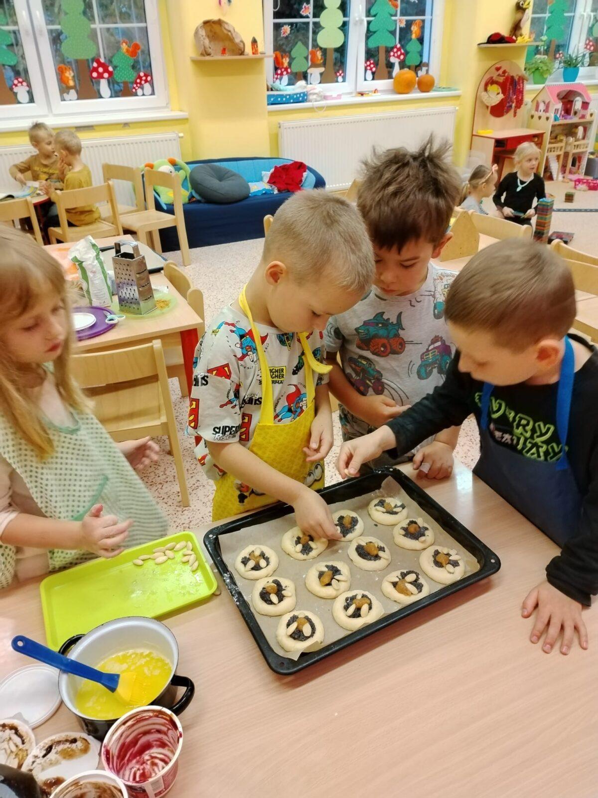 SPOLEČNÉ POSVÍCENCKÉ PEČENÍ KOLÁČŮ - 21