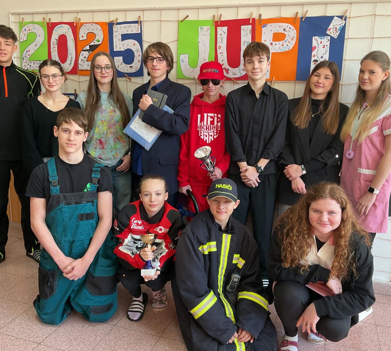 Deváťáci si pro vysvědčení došli ve stylu budoucí profese - 7