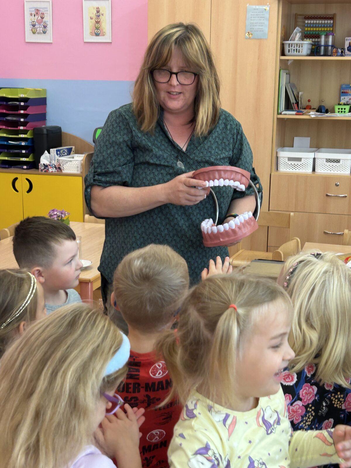 PROGRAM S KNIHOVNICEMI Z ČESKÉ TŘEBOVÉ - VELKÉ ČIŠTĚNÍ ZUBŮ V ZOO - 35