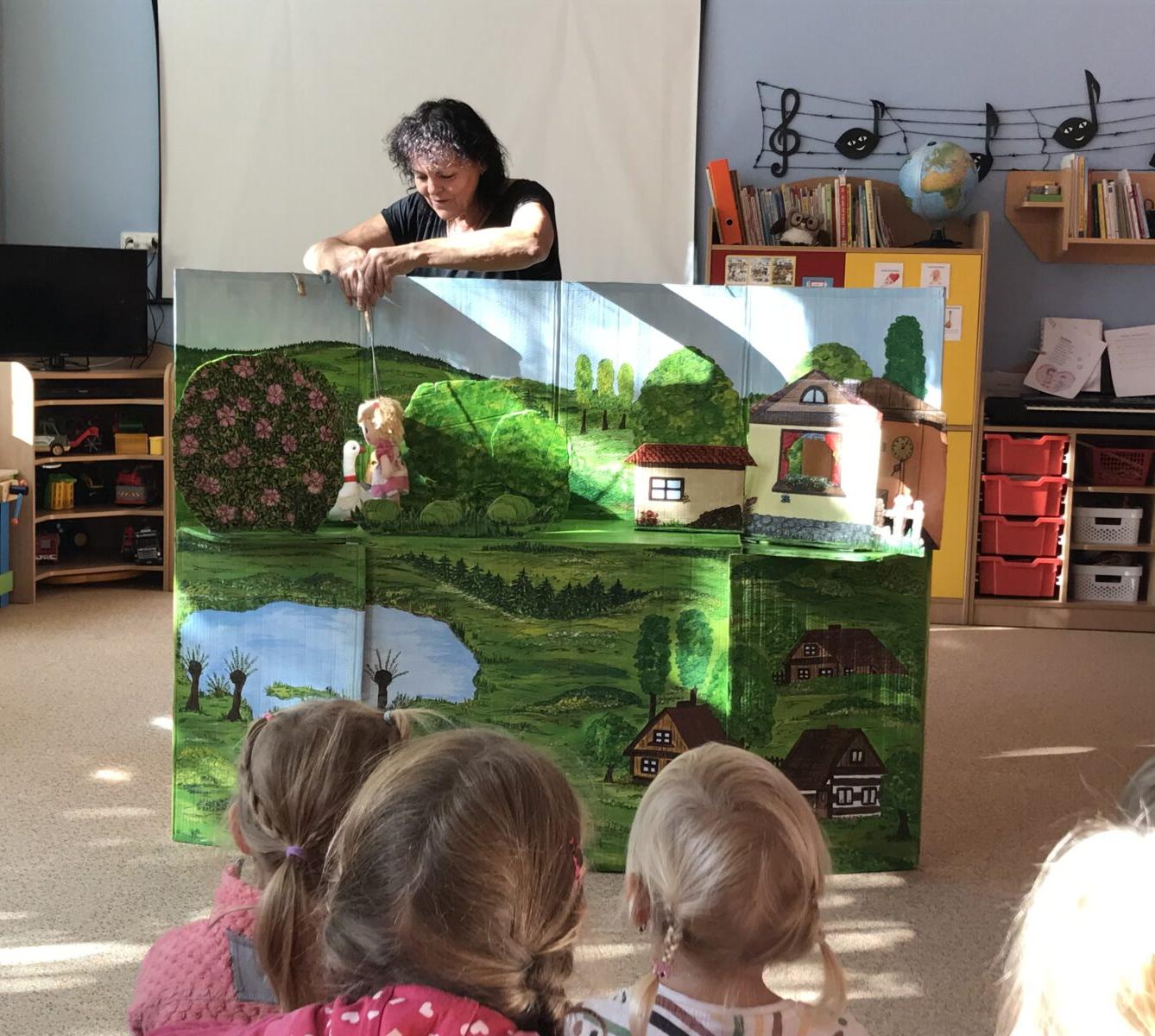 DIVADÉLKO U DVOU SLUNCÍ: ,,O NANYNCE" - 5