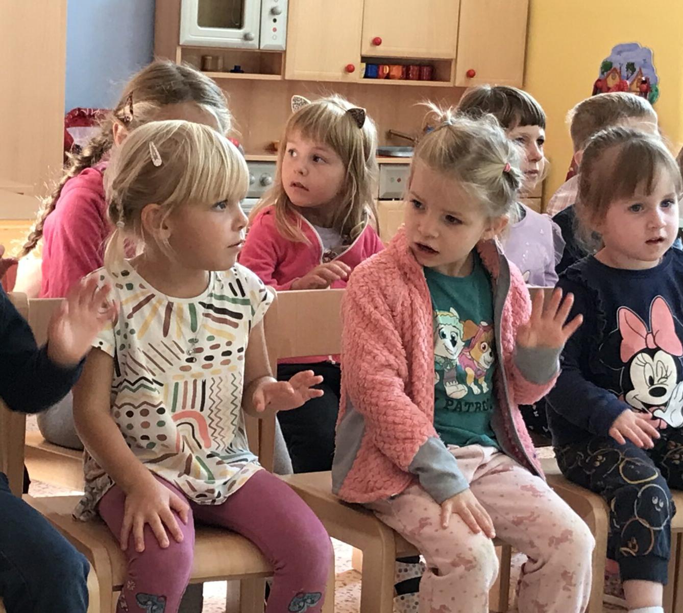 DIVADÉLKO U DVOU SLUNCÍ: ,,O NANYNCE" - 10