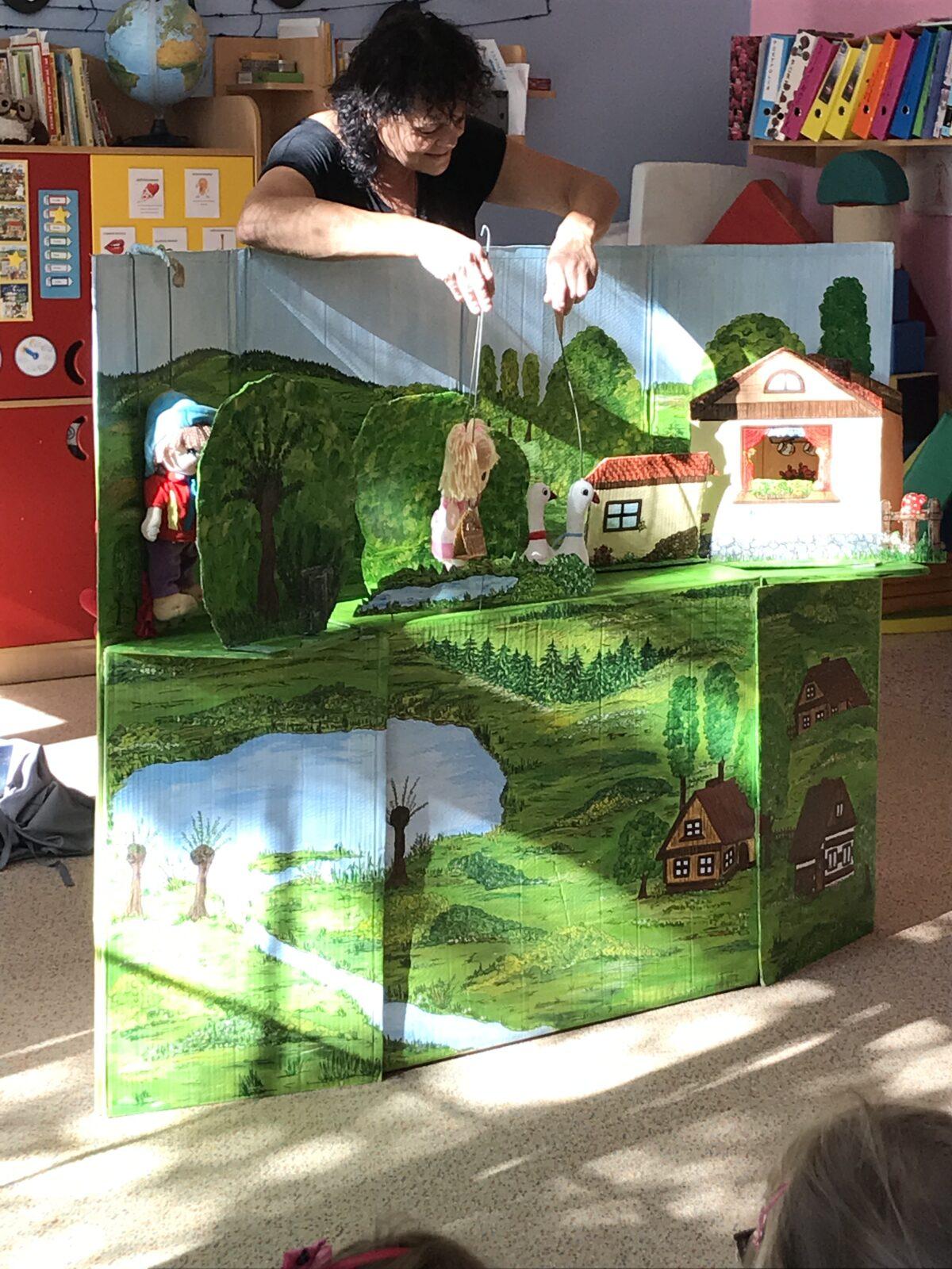 DIVADÉLKO U DVOU SLUNCÍ: ,,O NANYNCE" - 17