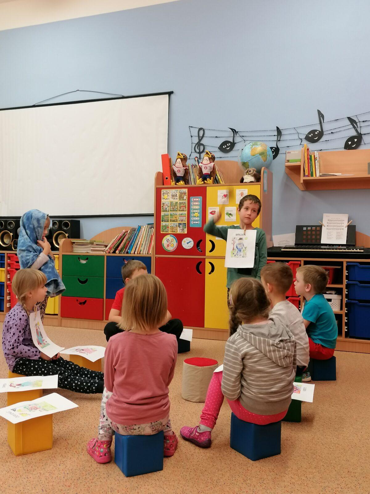 Sovičky hrají pohádku: "O DVANÁCTI MĚSÍČKÁCH" :-) - 16