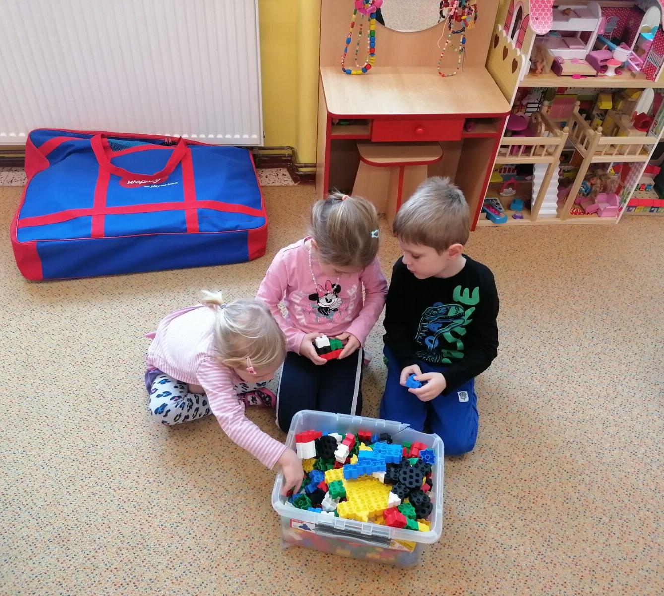 společná práce- "Zvířátka a ptáčci v zimě" :-) - 10