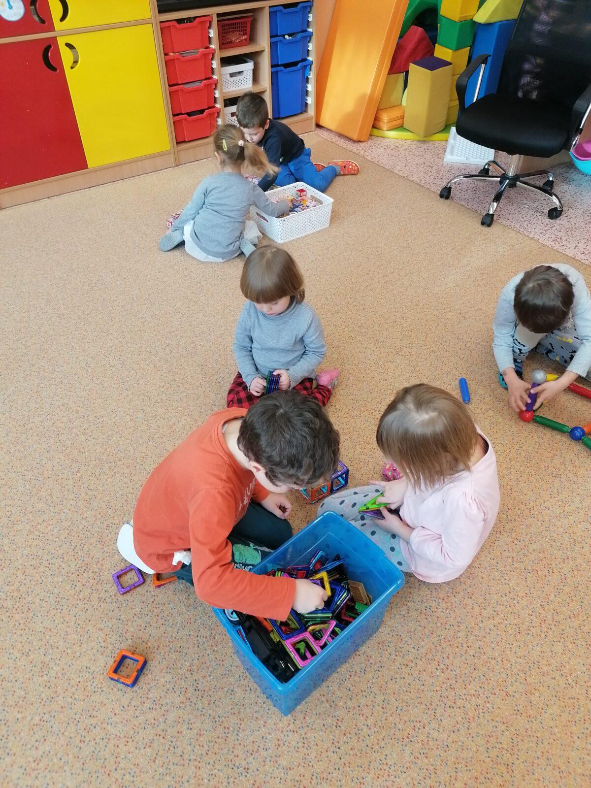 společná práce- "Zvířátka a ptáčci v zimě" :-) - 14