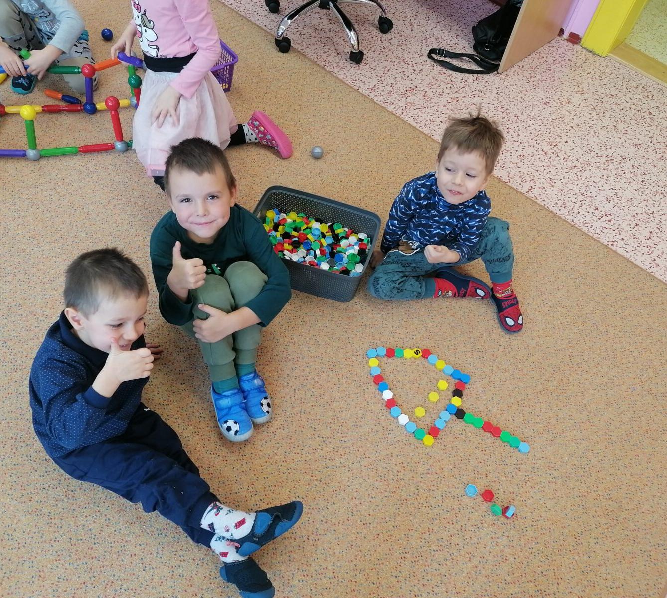 společná práce- "Zvířátka a ptáčci v zimě" :-) - 17