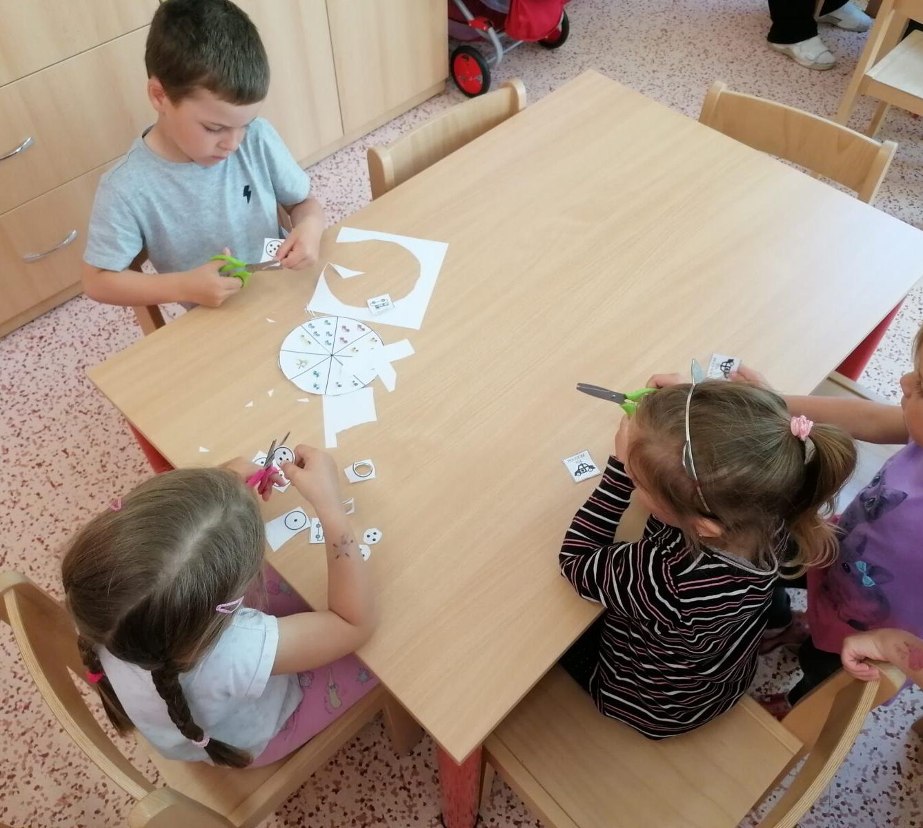 Broučci a Sovičky pracují společně :-) - 2