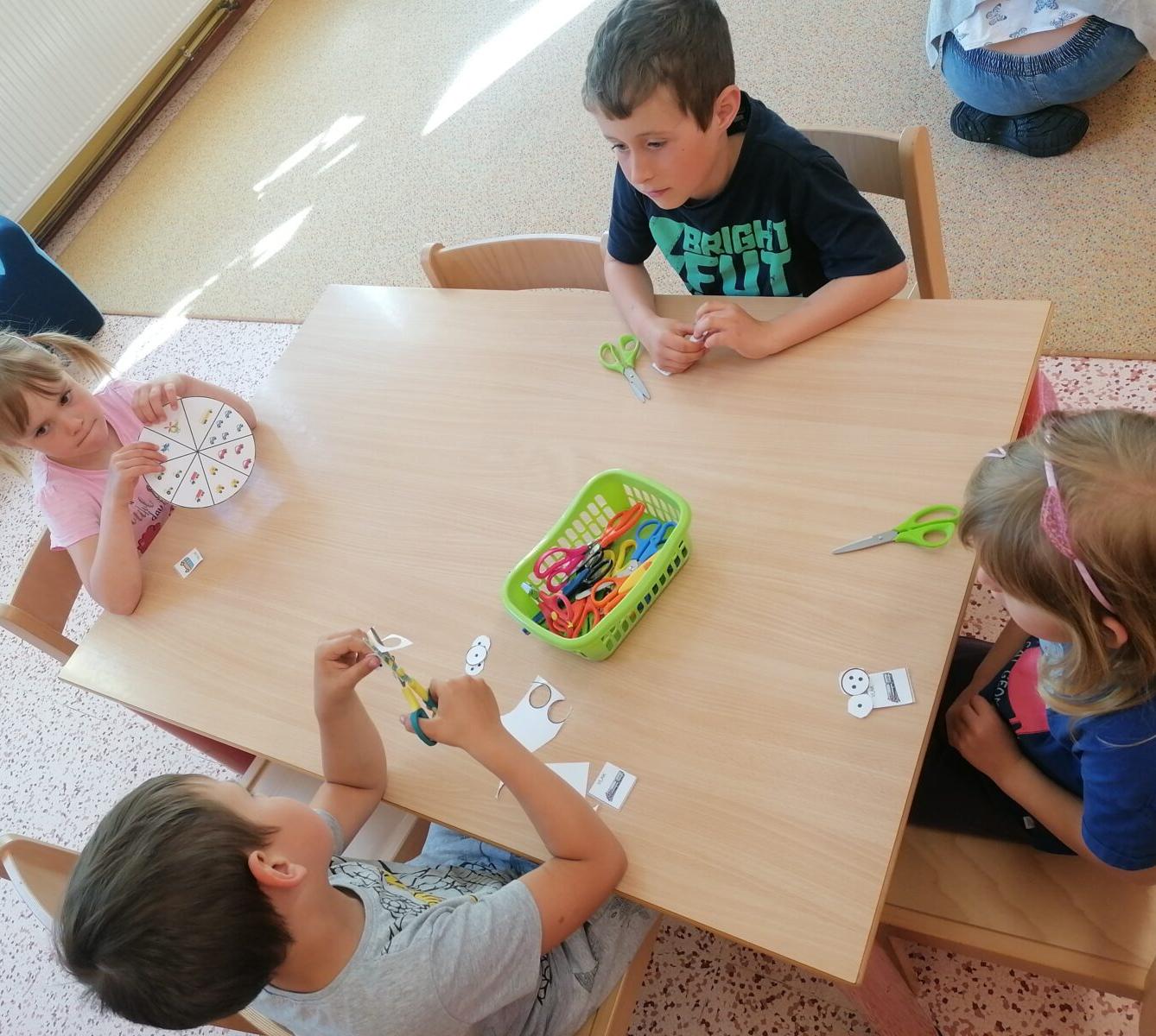 Broučci a Sovičky pracují společně :-) - 3