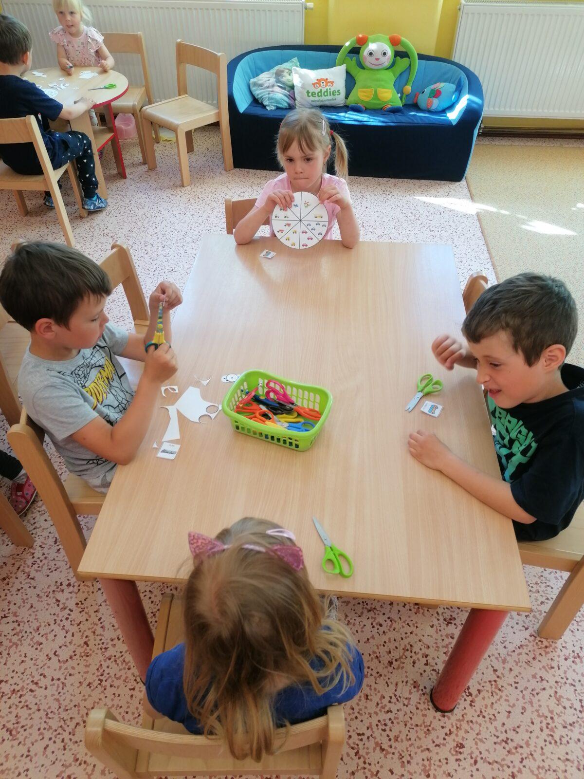 Broučci a Sovičky pracují společně :-) - 4