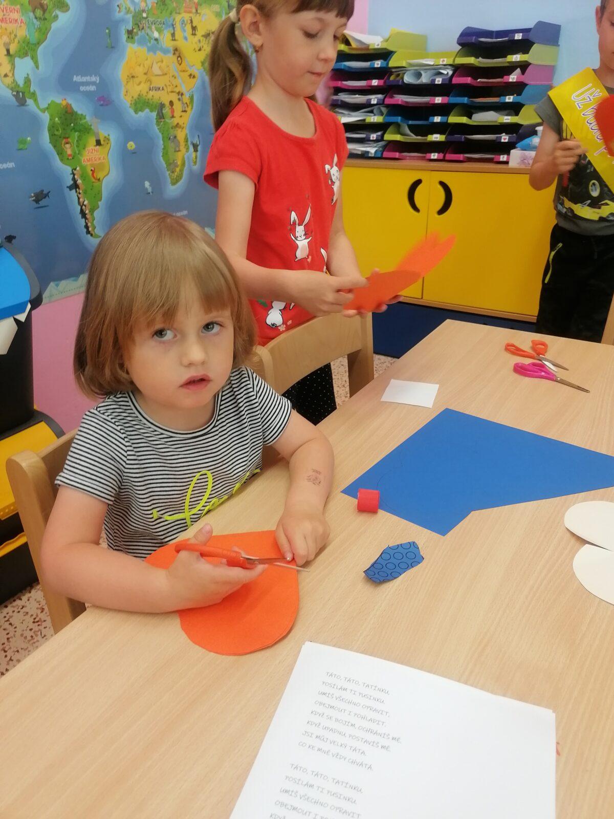 Vyrábíme dárečky pro tatínky :-) - 12