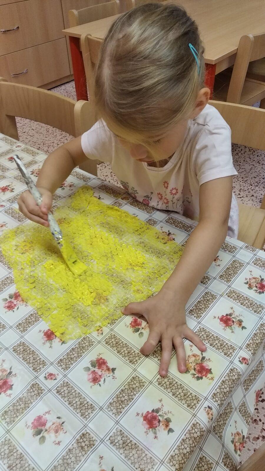 TÝDENNÍ PROJEKT 2 : ,,OD KYTIČKY K MEDU“ - 17