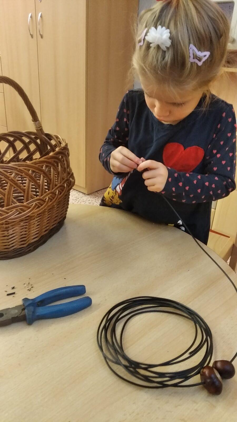 broučci: „tvoříme z přírodnin“ - 24