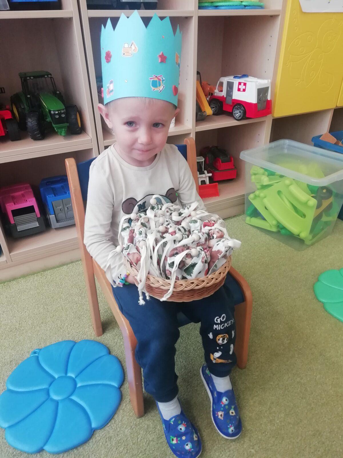 SLAVÍME - Pája měl narozeniny - 1