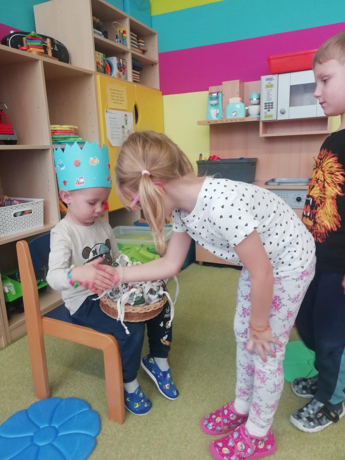 SLAVÍME - Pája měl narozeniny - 2