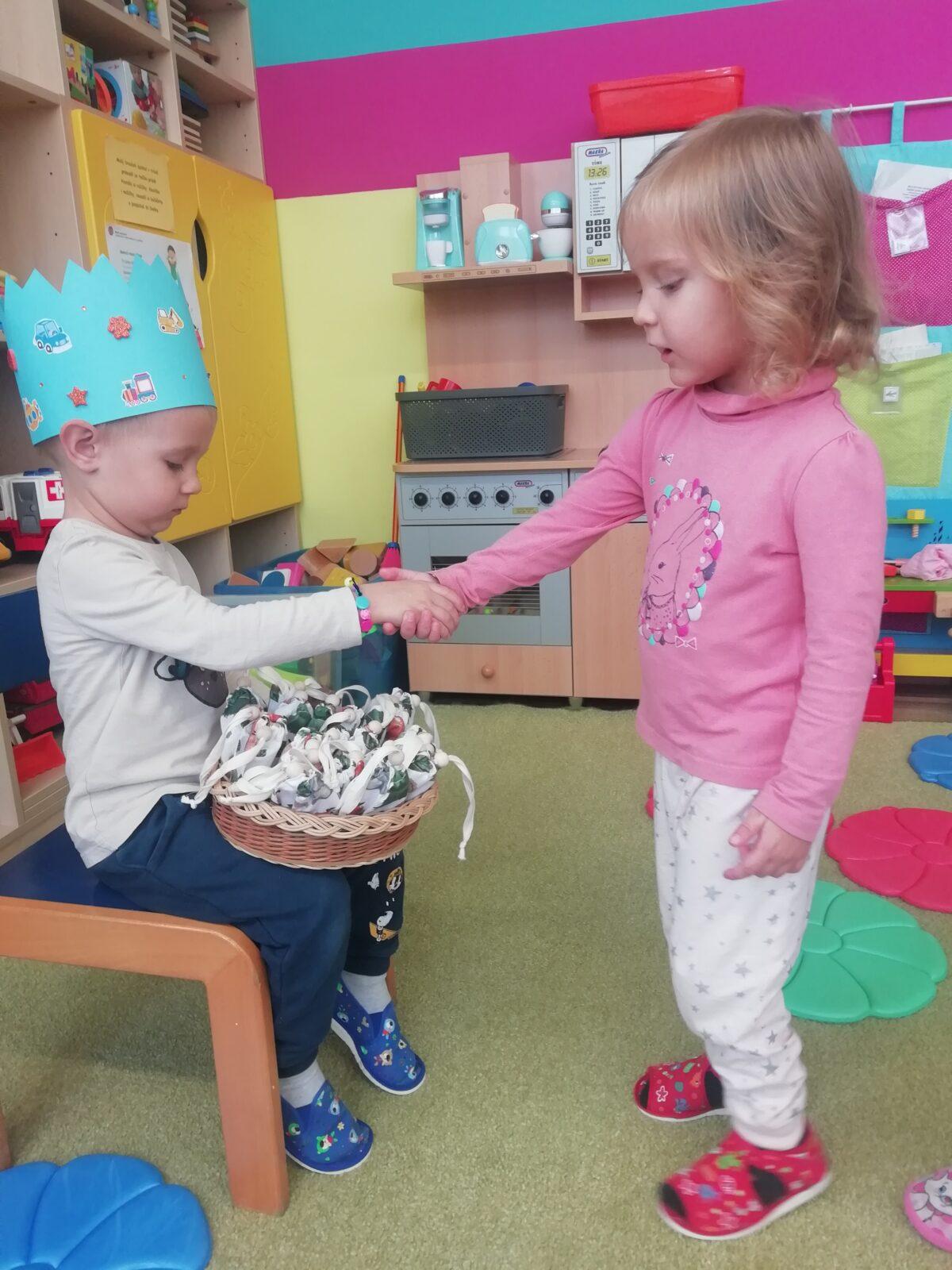 SLAVÍME - Pája měl narozeniny - 4