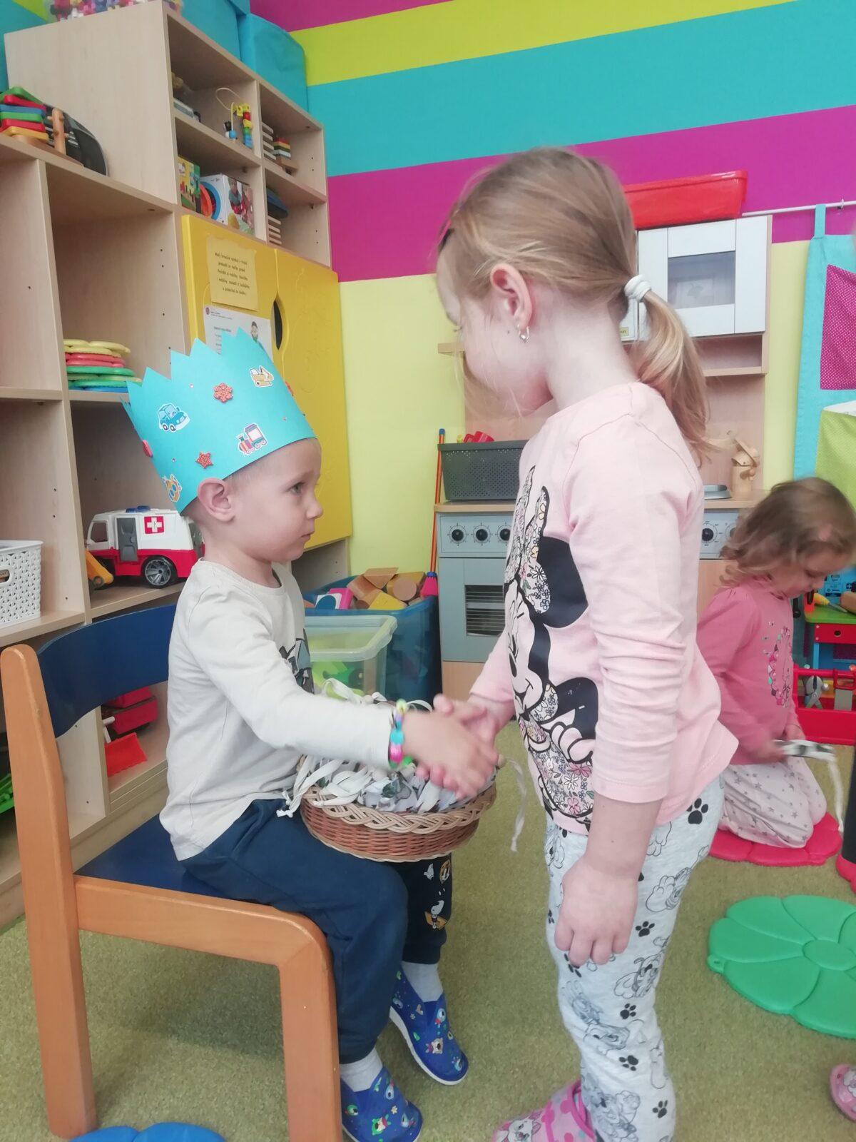 SLAVÍME - Pája měl narozeniny - 5