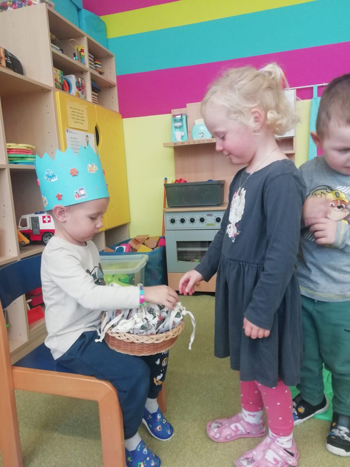 SLAVÍME - Pája měl narozeniny - 6