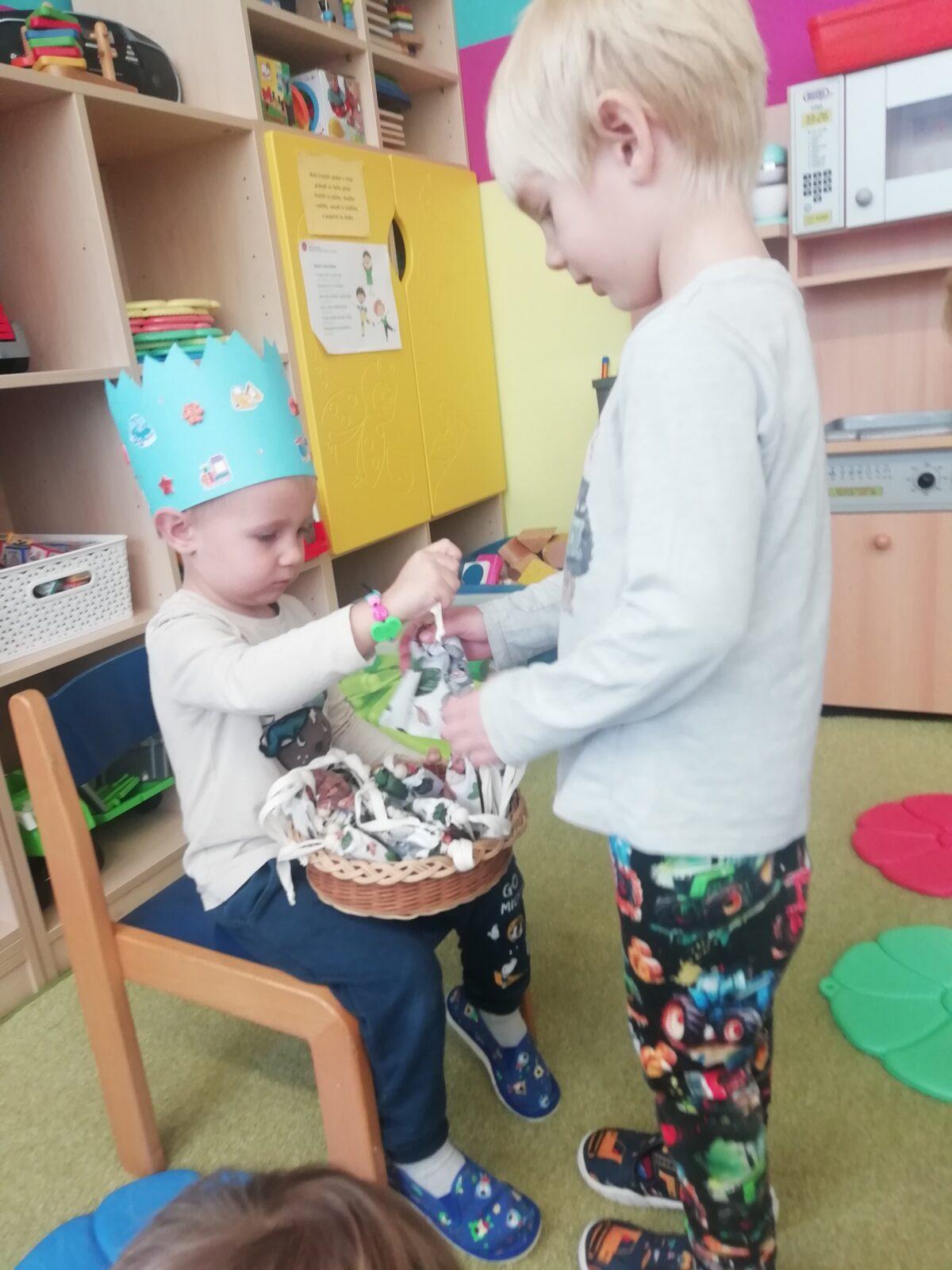 SLAVÍME - Pája měl narozeniny - 11