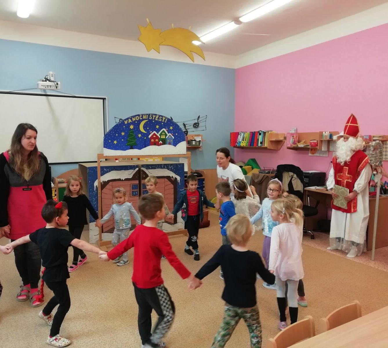 Mikuláš, anděl a čertíci ve školce - 11