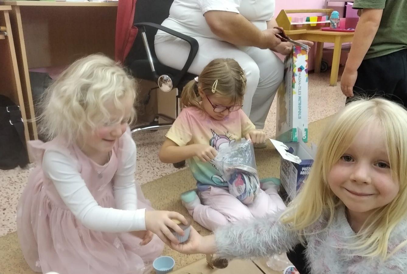 broučci a sovičky: těšíme se na vánoce, nadílka - 42