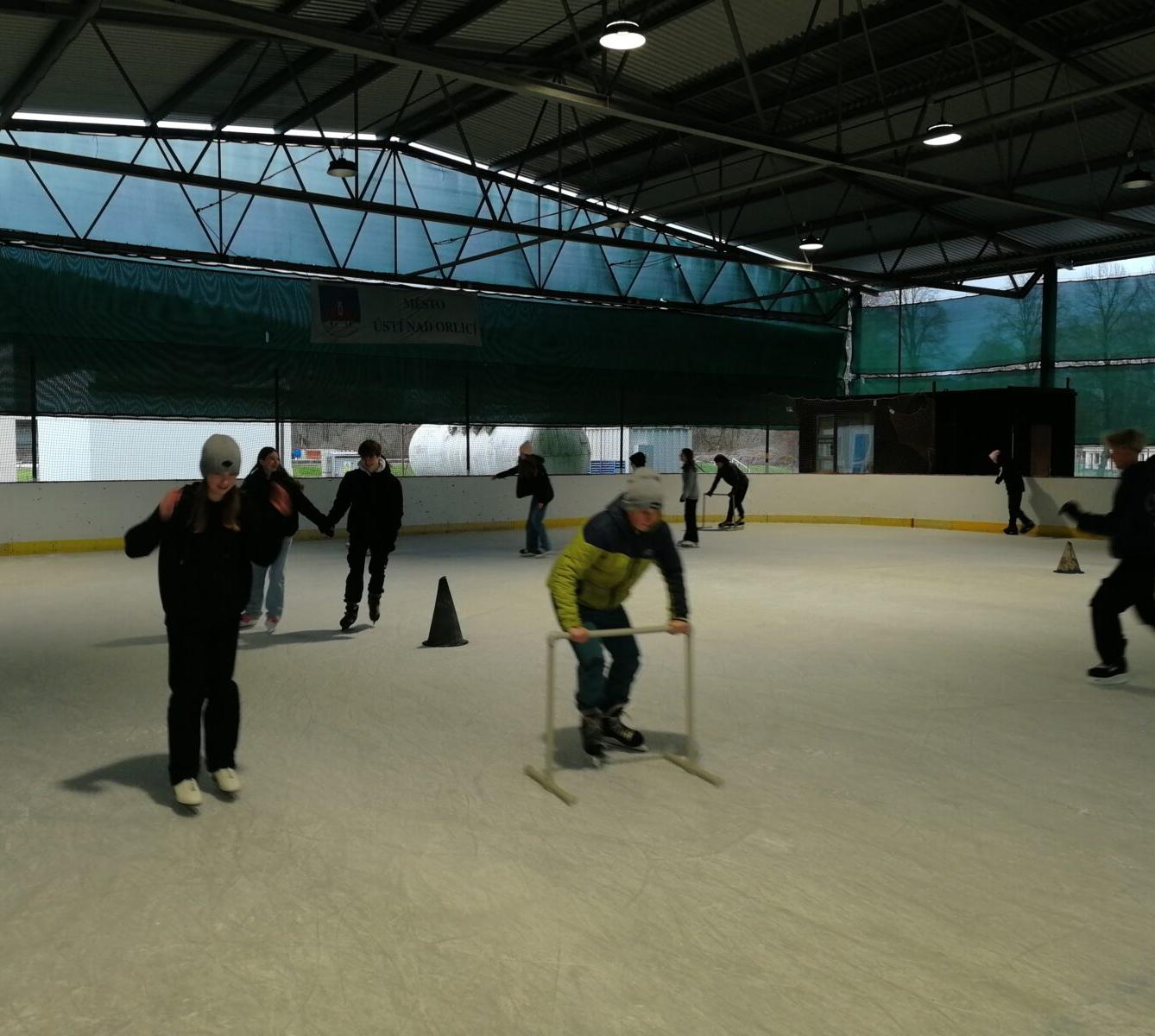 Vánoční bruslení na II. stupni - 7