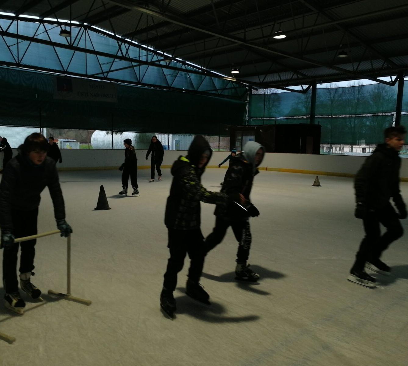 Vánoční bruslení na II. stupni - 8