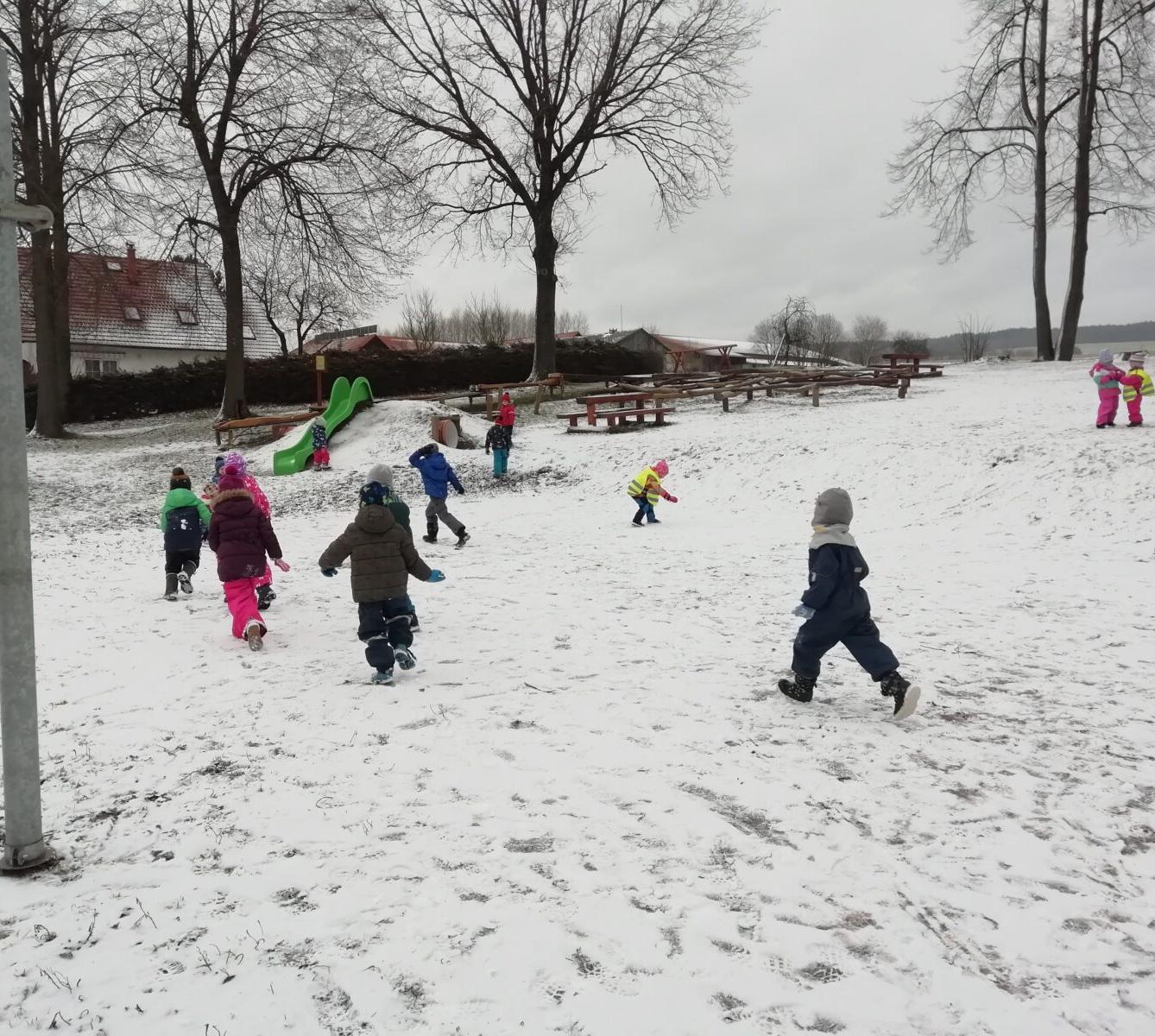 Broučci: První společné dny v novém roce + sněhové hrátky se Sovičkami - 24