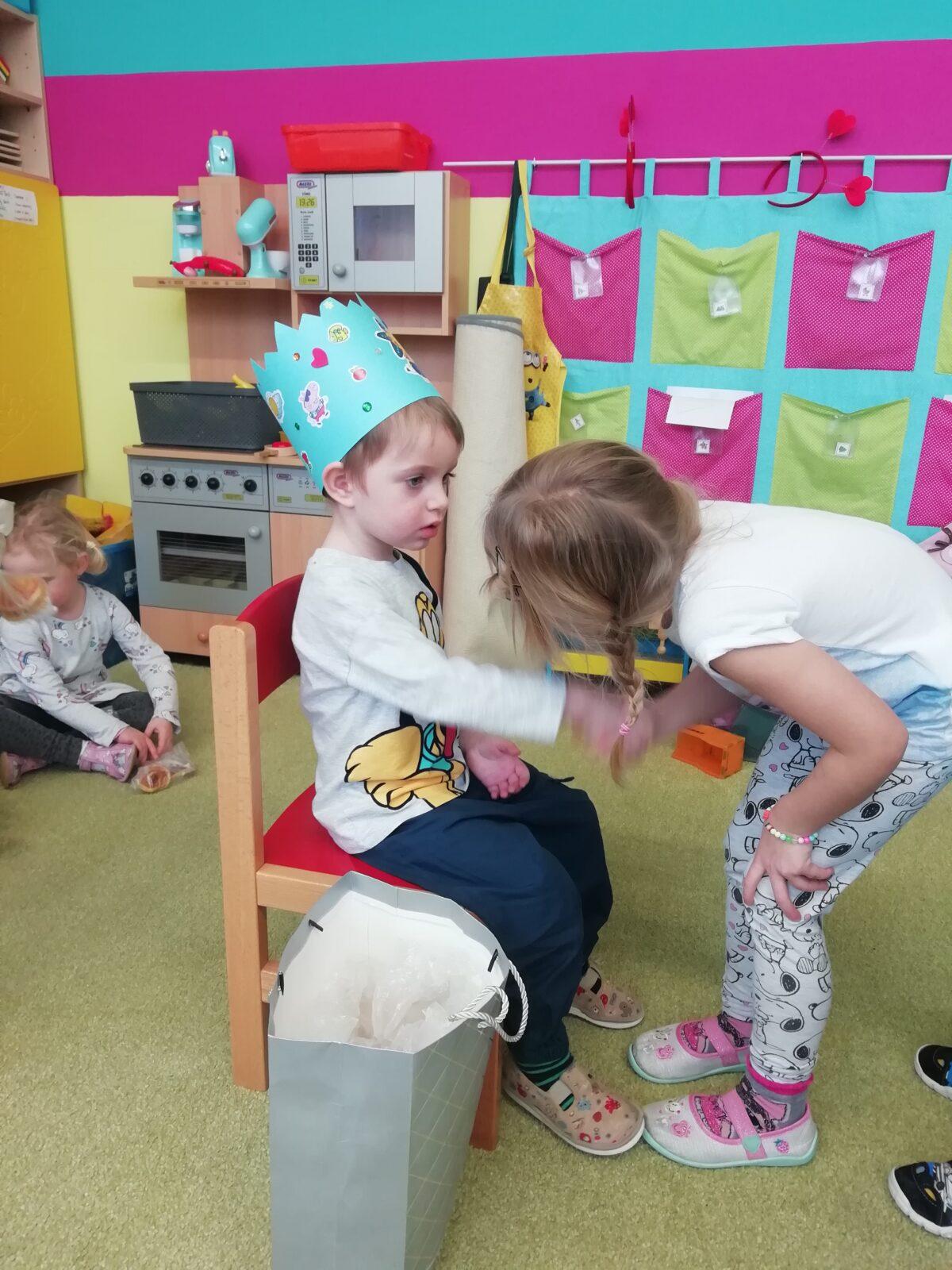 Broučci: Miki měl narozeniny - 6