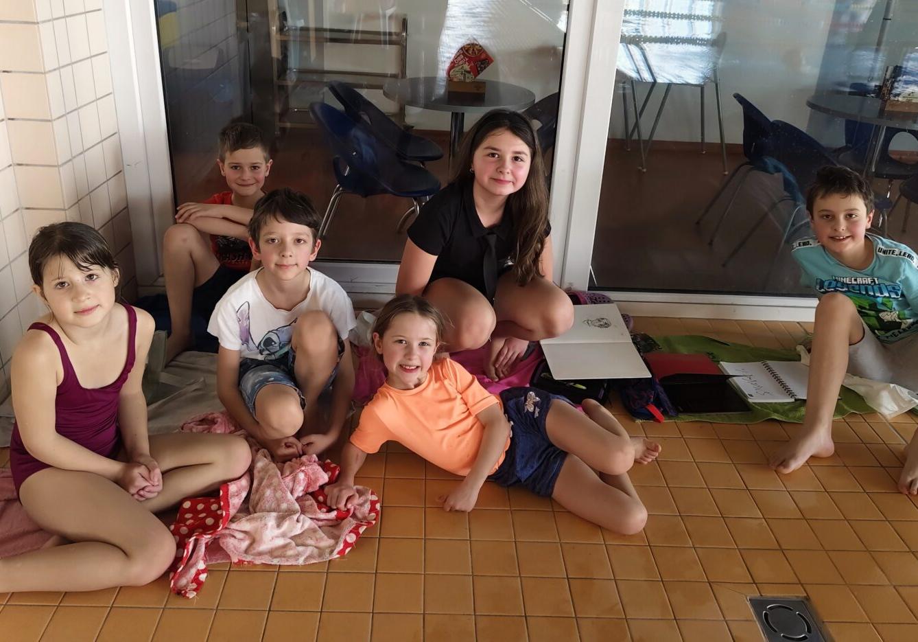 18. 3. Plavecký výcvik - 2. třída, 3. A, 3. B - 4