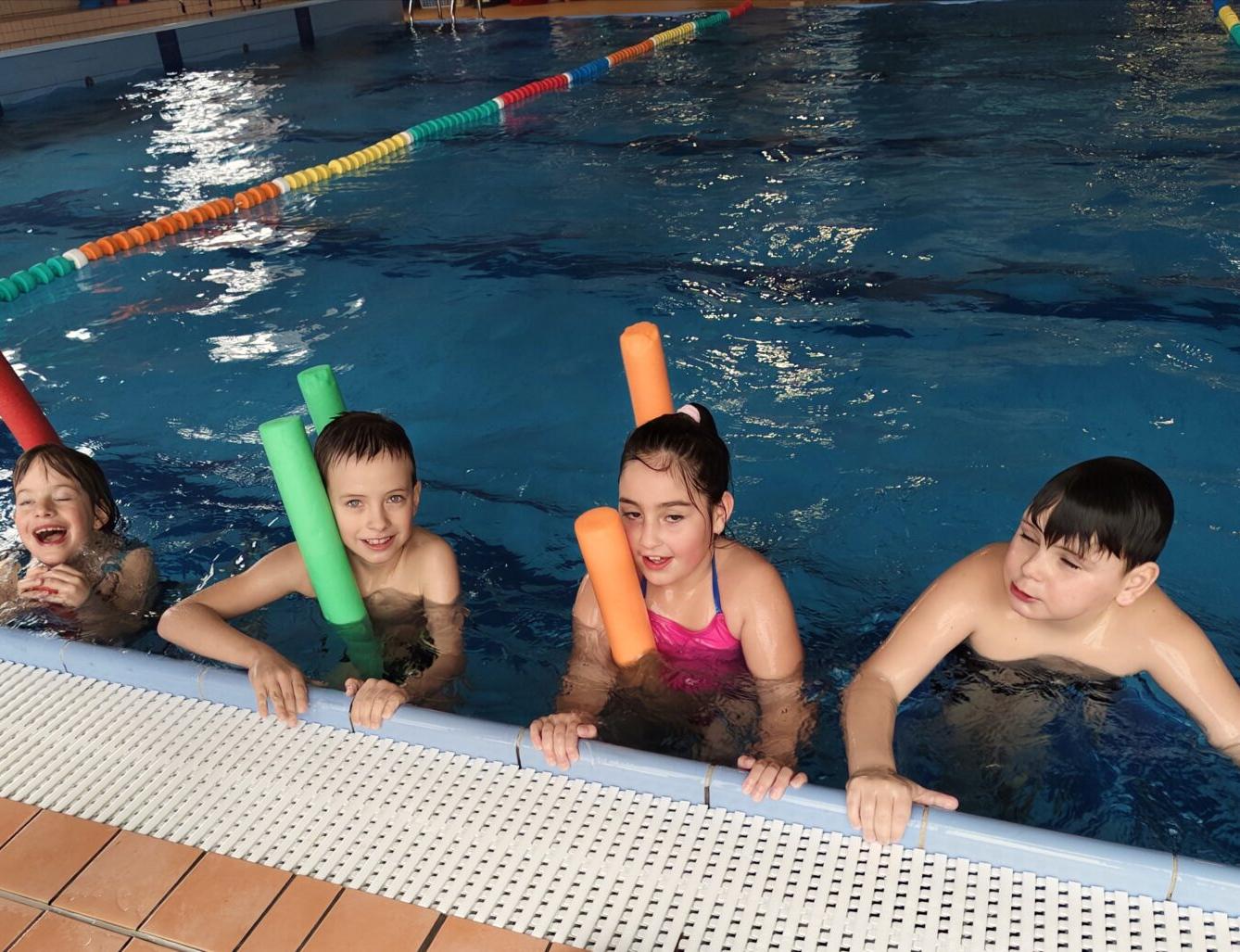 18. 3. Plavecký výcvik - 2. třída, 3. A, 3. B - 6