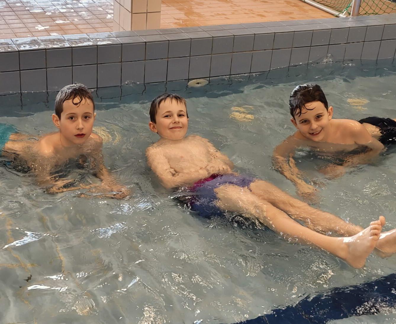 18. 3. Plavecký výcvik - 2. třída, 3. A, 3. B - 14