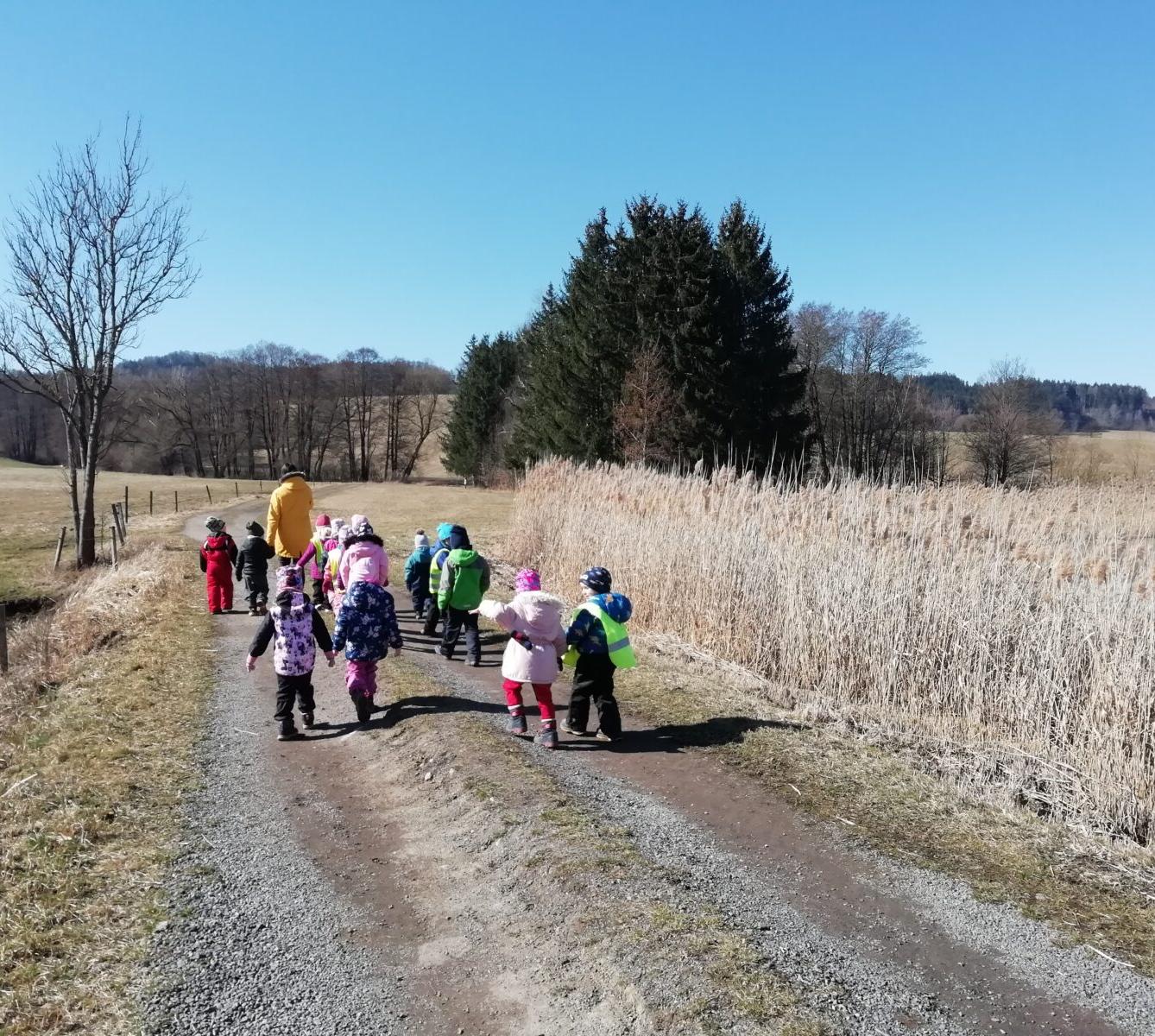 BROUČCI - ,,O ZAKLETÝCH STROMECH, PŘIŠLO JARO DO VSI´´ - 37