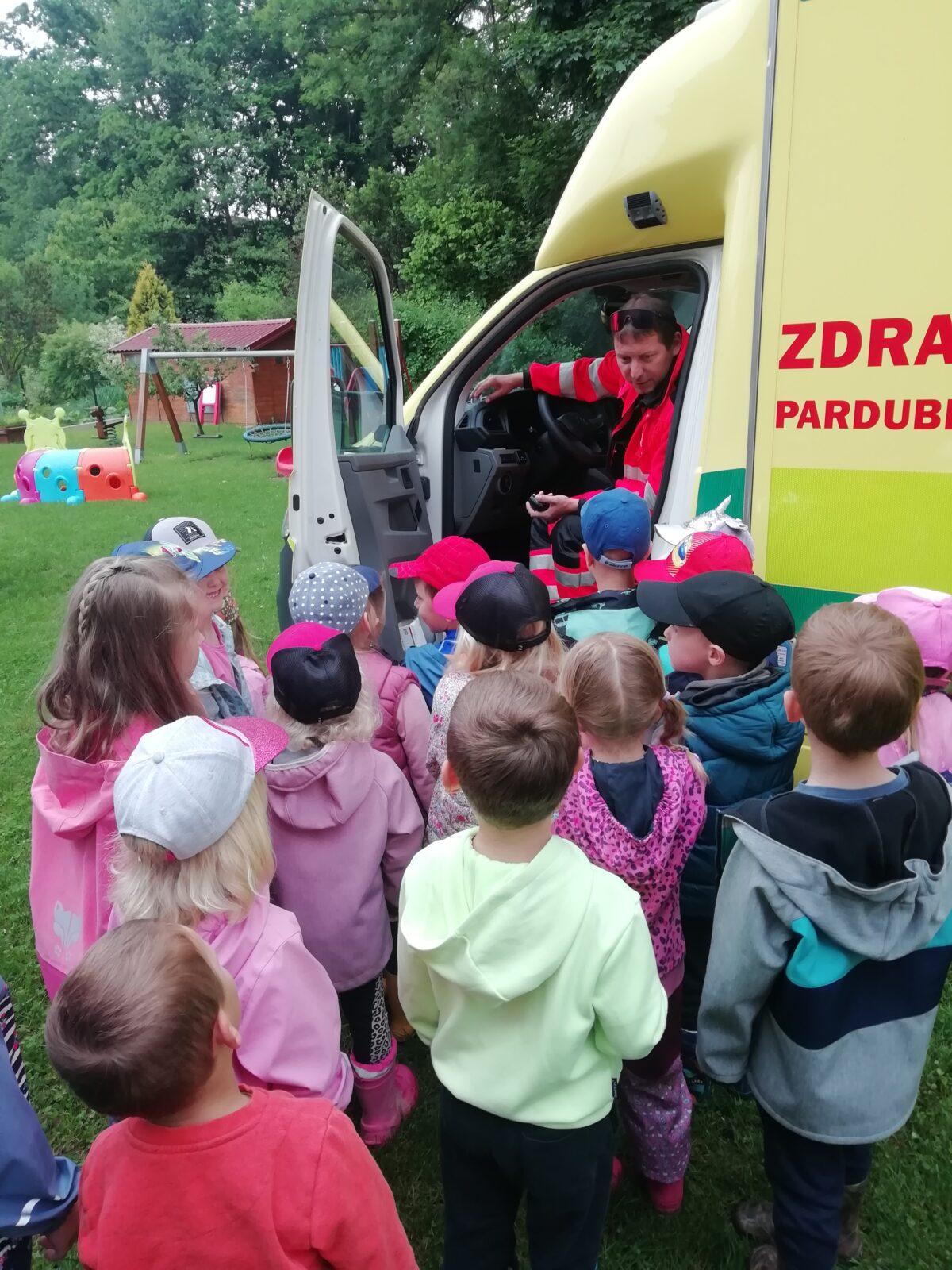 PŘEKVAPENÍ PRO DĚTI - ZÁCHRANKA - 9