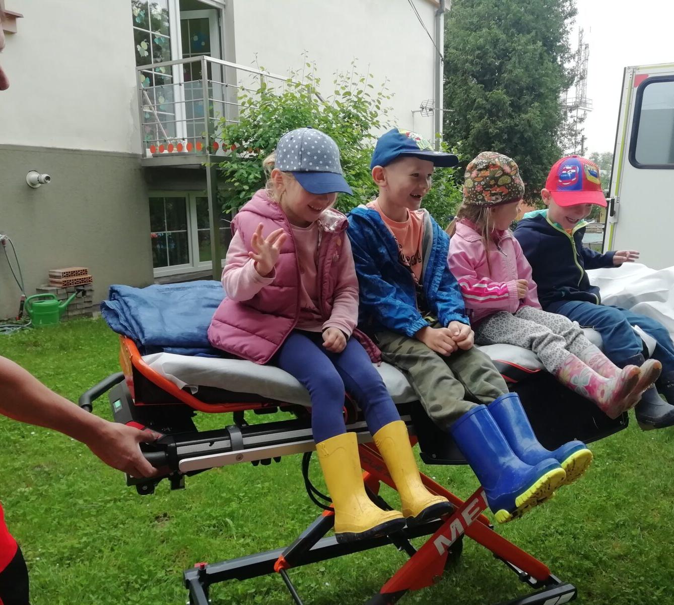 PŘEKVAPENÍ PRO DĚTI - ZÁCHRANKA - 14