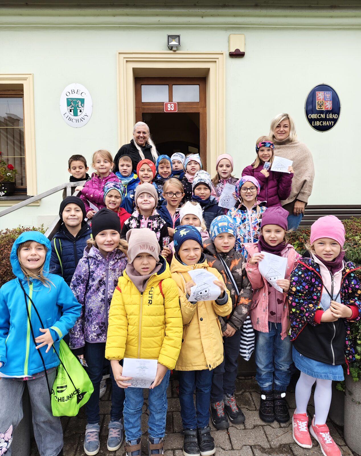 10. 10. - Žáci I. stupně v knihovně - 4