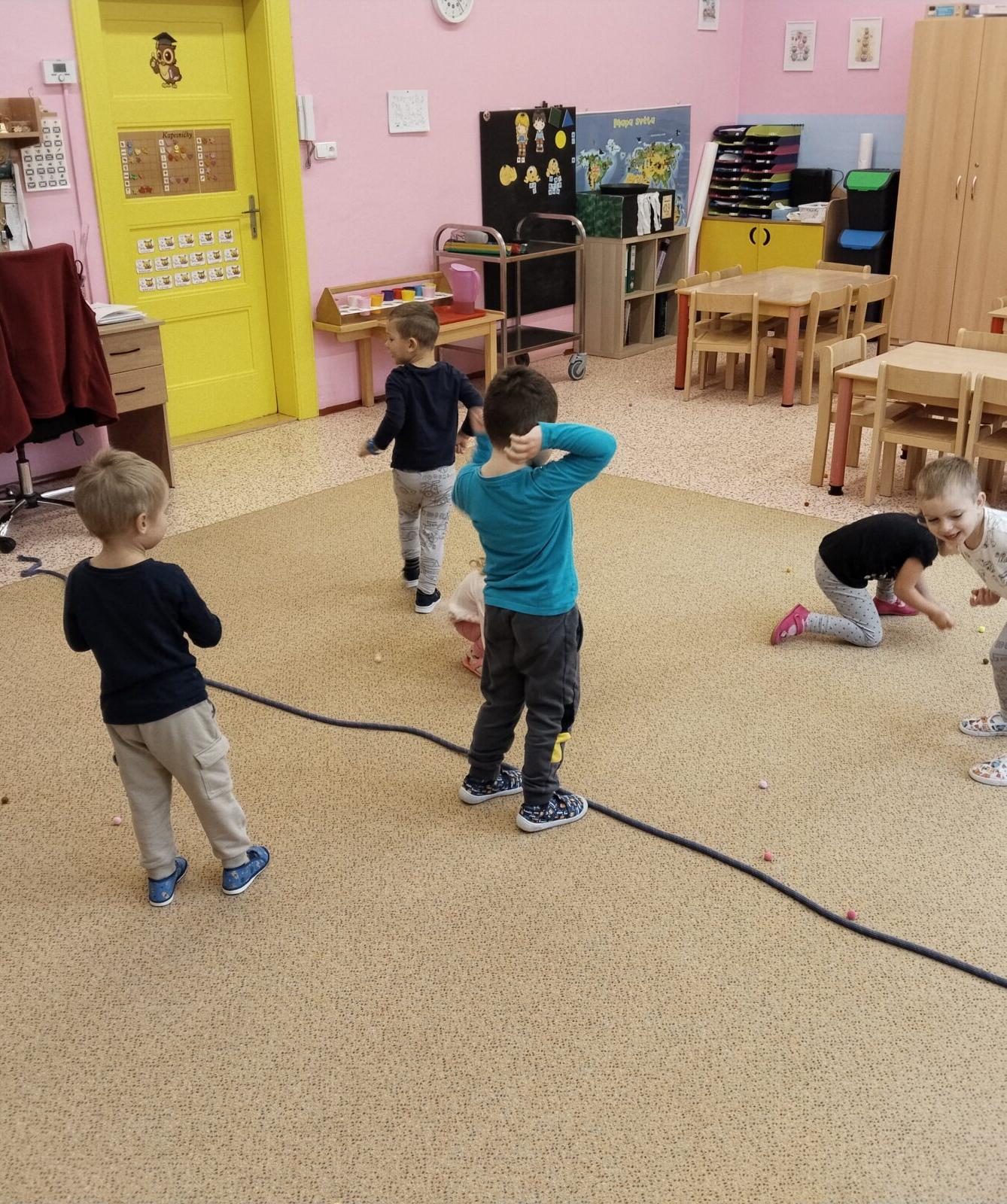 BROUČCI - VŮNĚ JABLÍČKA - 38