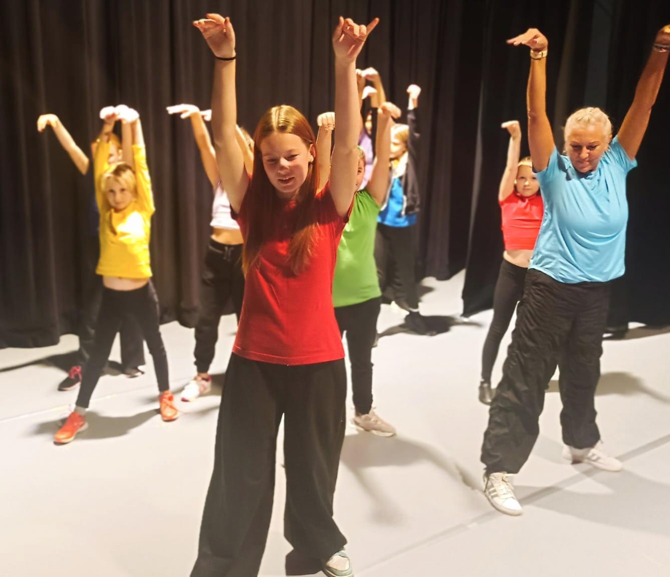 22. 11. Tanc-IK jako host celovečerního představení - 4