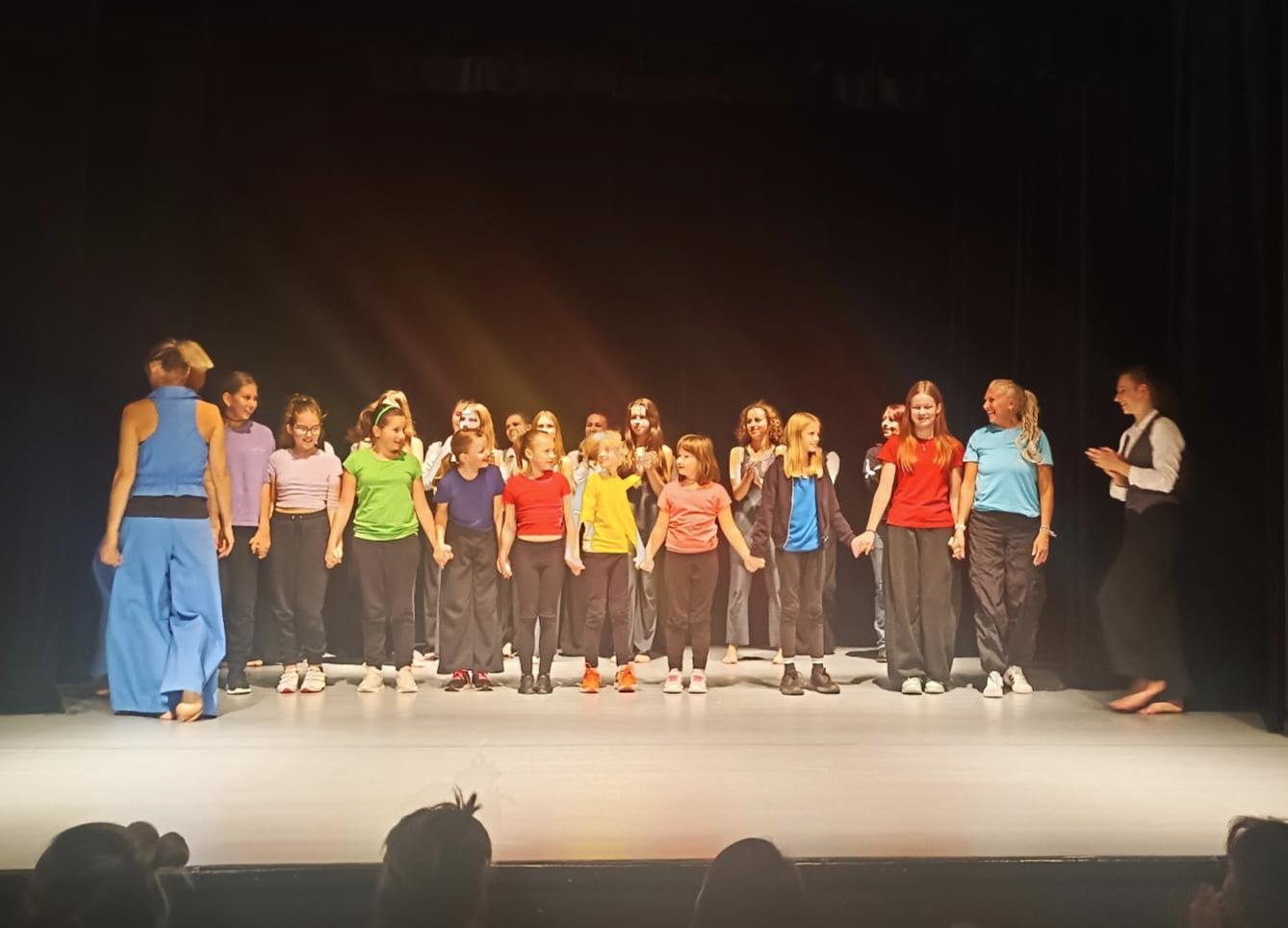 22. 11. Tanc-IK jako host celovečerního představení - 5