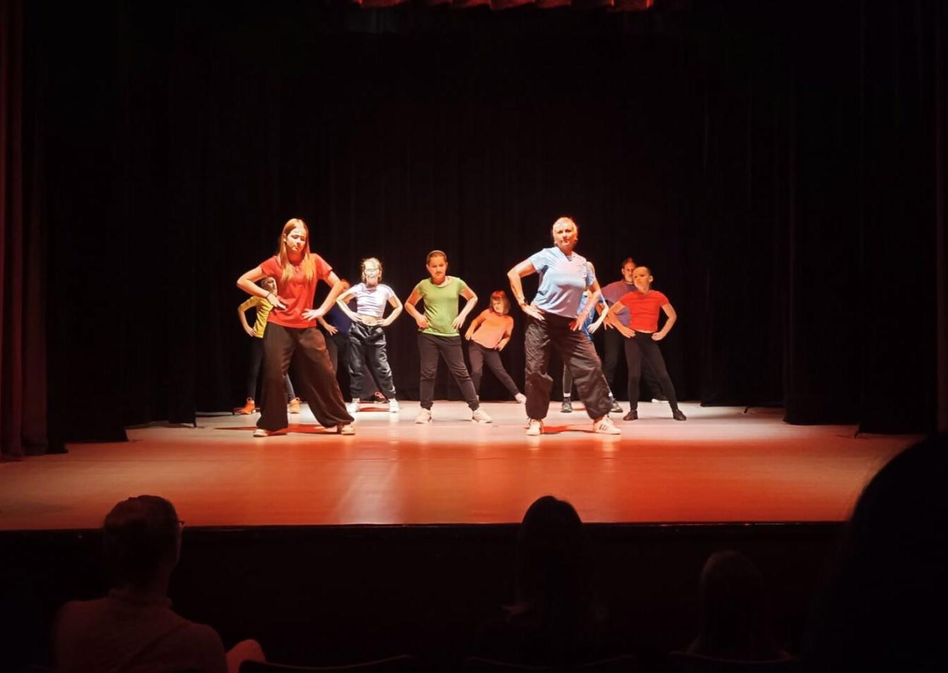 22. 11. Tanc-IK jako host celovečerního představení - 8