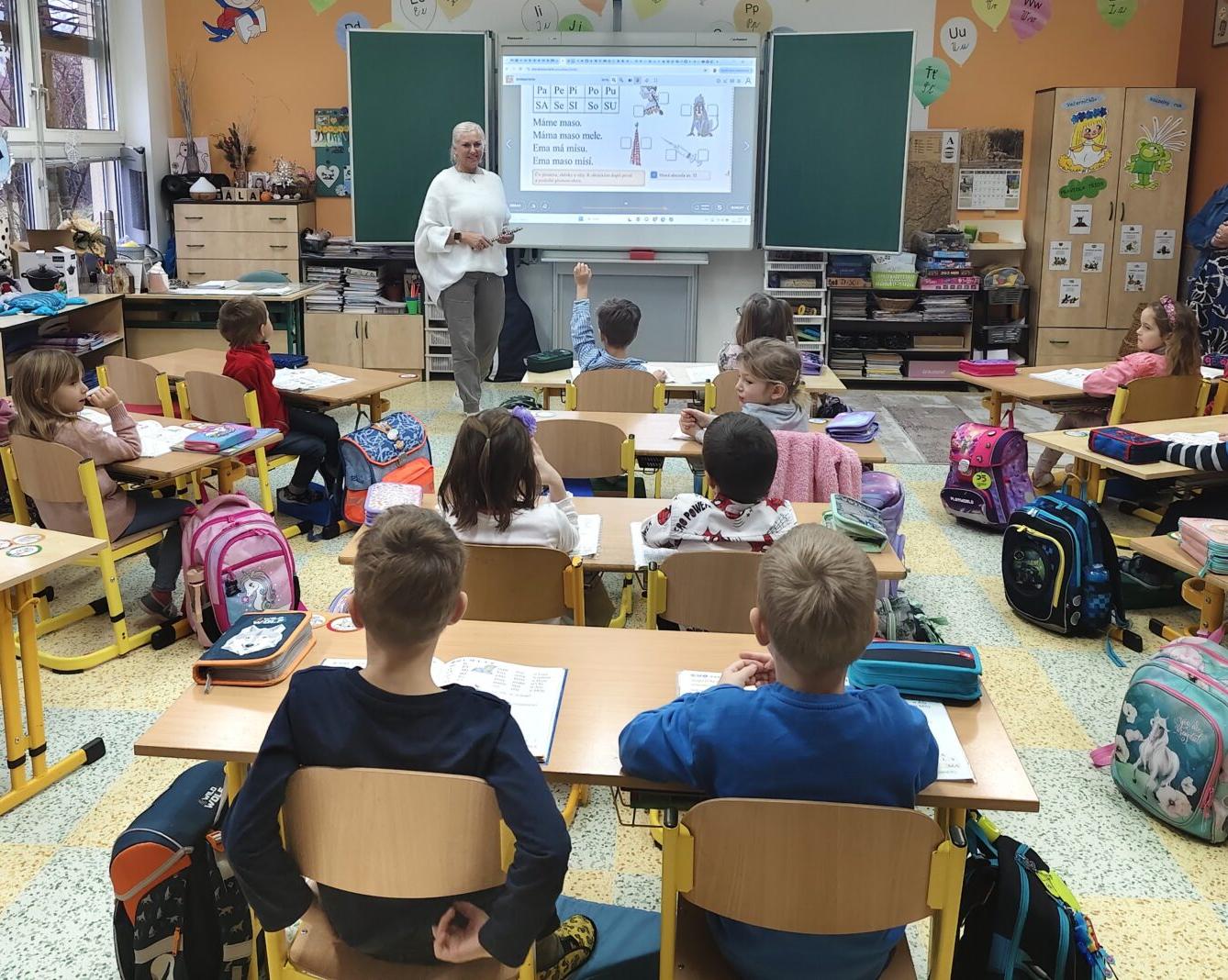 8. 12. Slavnostní předávání Slabikářů v 1. třídě - 1