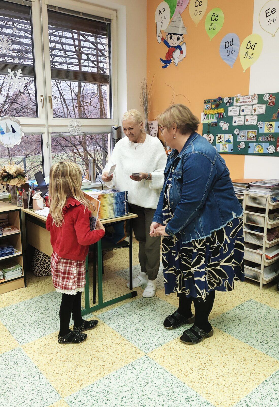 8. 12. Slavnostní předávání Slabikářů v 1. třídě - 2