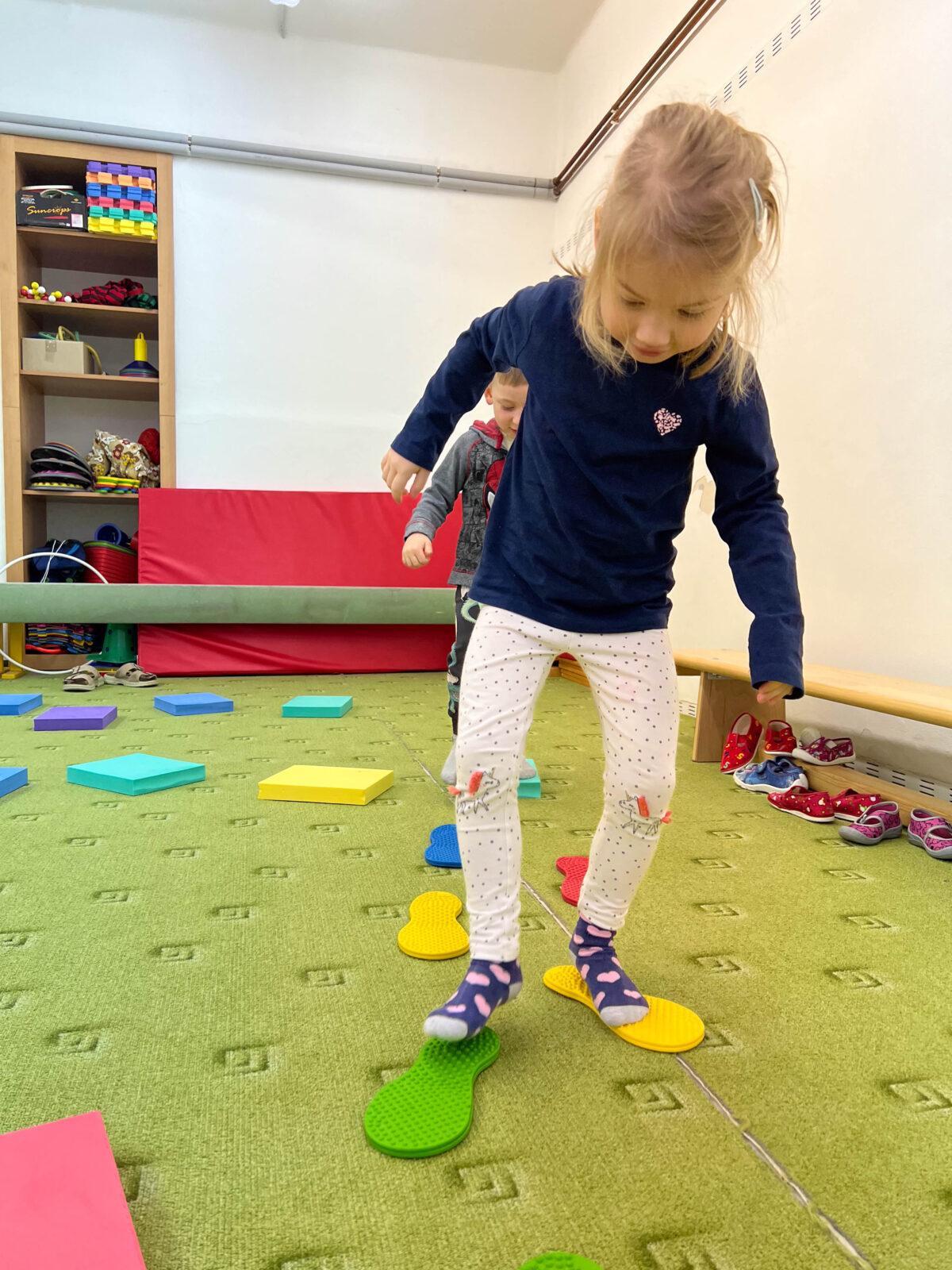 BROUČCI: CVIČÍME V TĚLOCVIČNĚ - 4