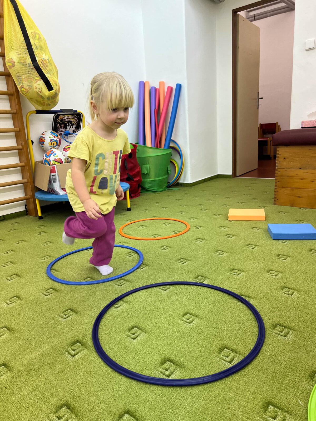 BROUČCI: CVIČÍME V TĚLOCVIČNĚ - 8