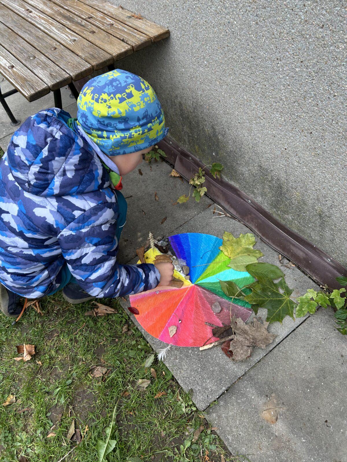 SOVIČKY: LISTÍ ŽLOUTNE POLETUJE - 33