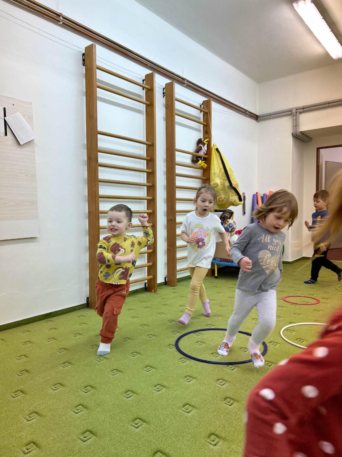 BROUČCI: CVIČÍME V TĚLOCVIČNĚ - 29