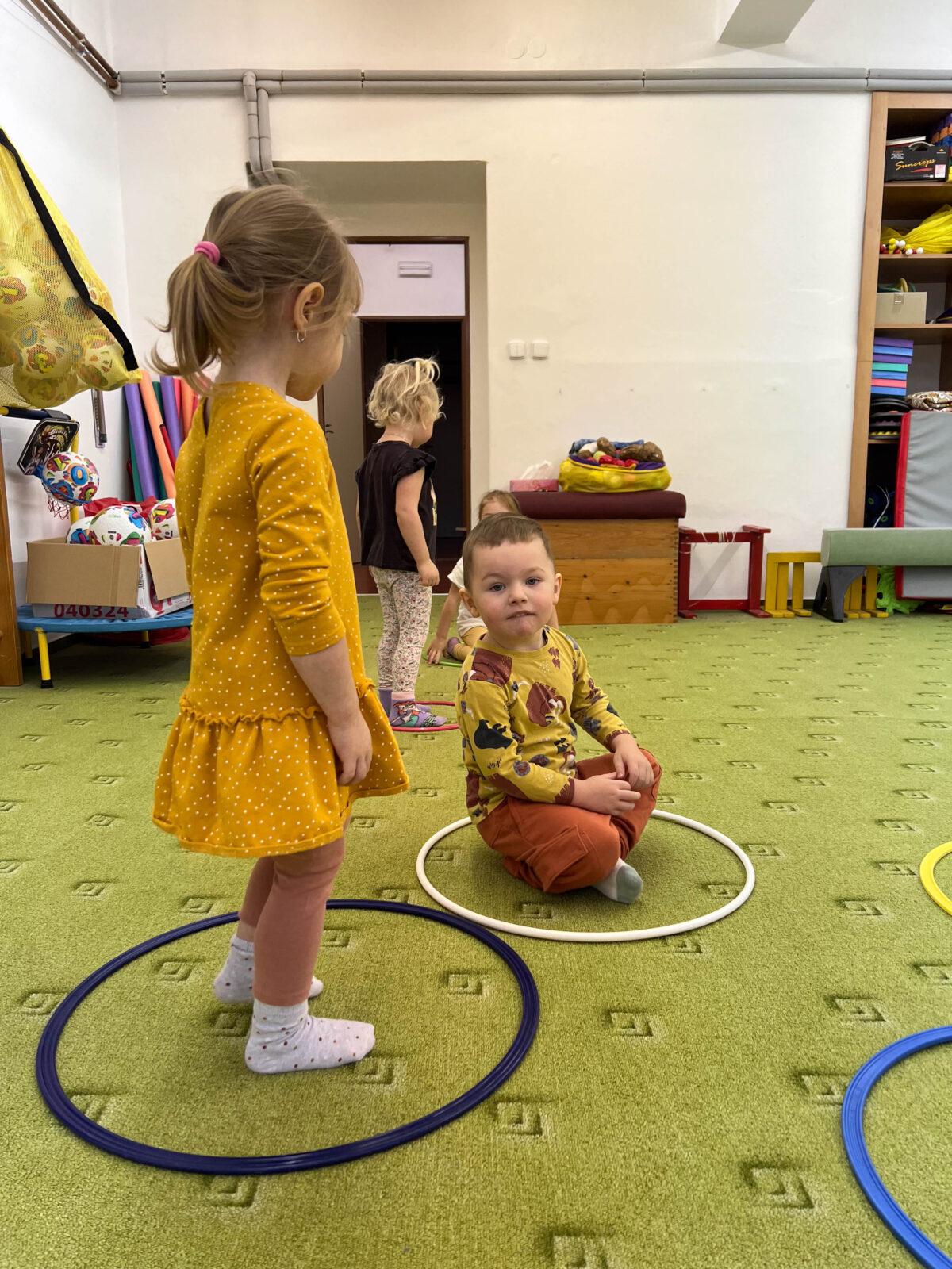 BROUČCI: CVIČÍME V TĚLOCVIČNĚ - 30